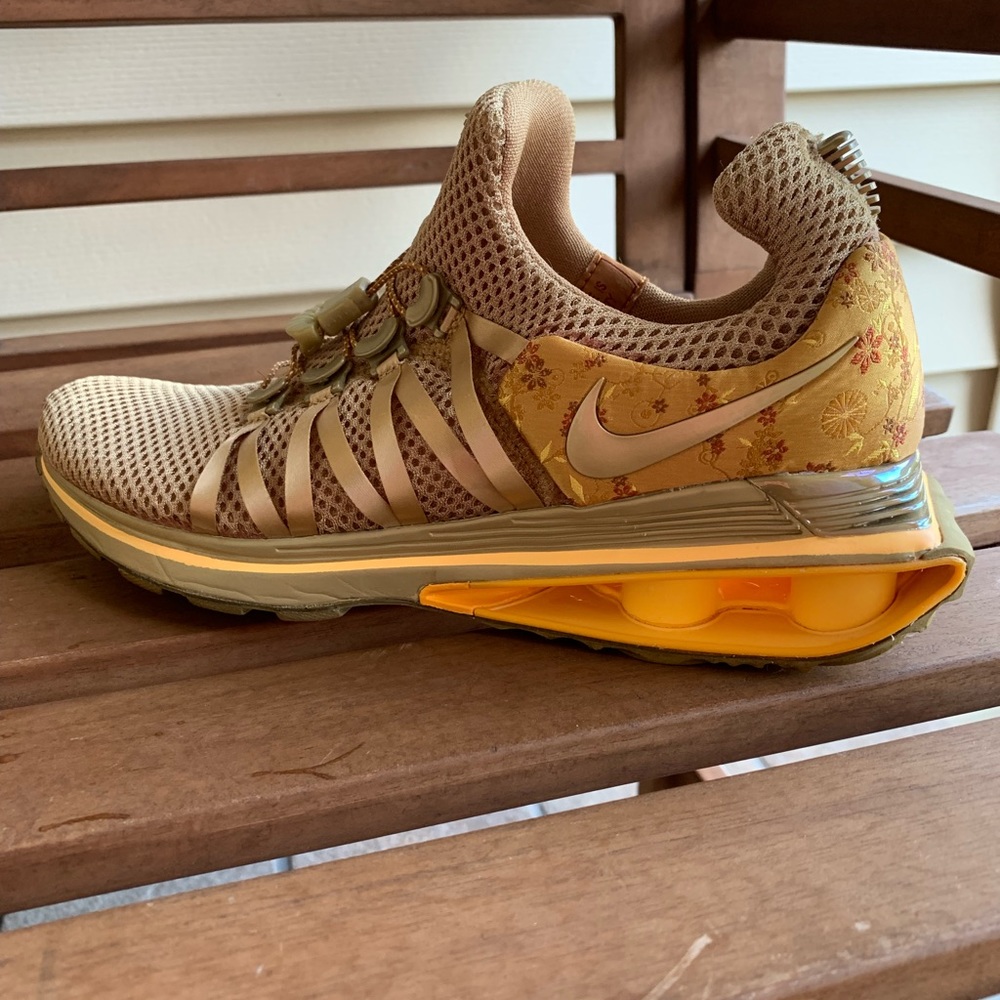 Nike Shox Gravity! Metallic Gold! Size 8.5